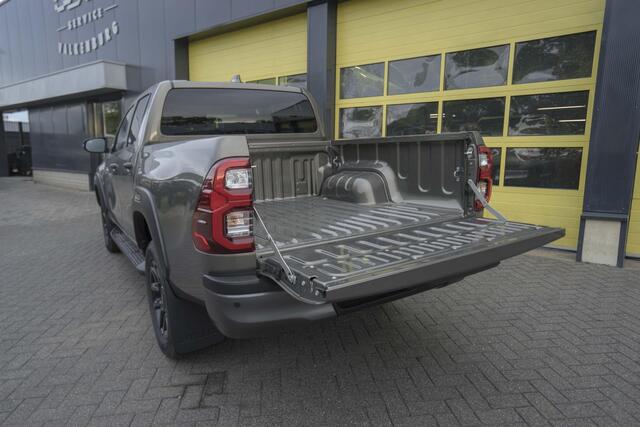 Toyota HI-LUX HiLux 2.8 D-4D Double Cab Hybrid Invincible JBL Camera