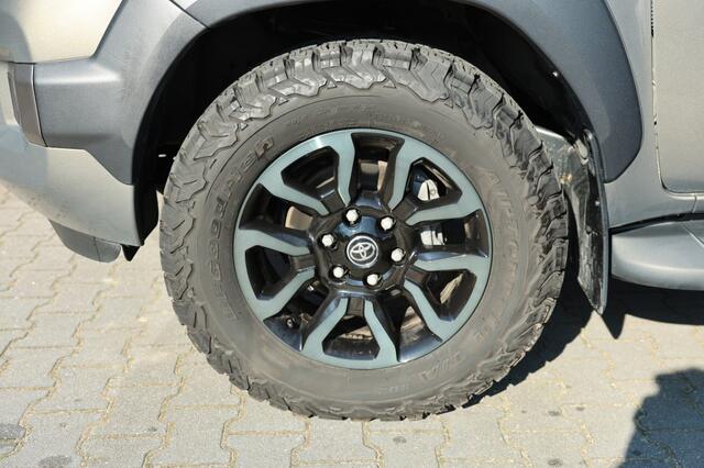 Toyota HI-LUX 2.8 D-4D X-TRA CAB INVINCIBLE A/T 4WD VAN