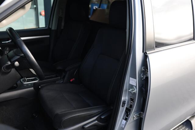 Toyota HI-LUX 2.4 D-4D DUBBEL CABIN PROFESSIONAL A/T 2 ZITS 4WD VAN