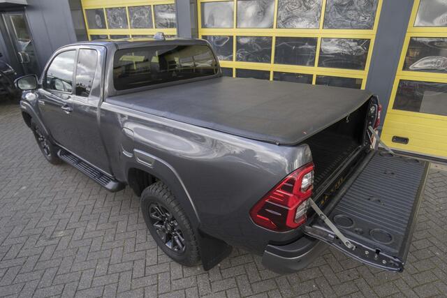 Toyota HI-LUX HiLux 2.8 D-4D Xtra Cab Invincible