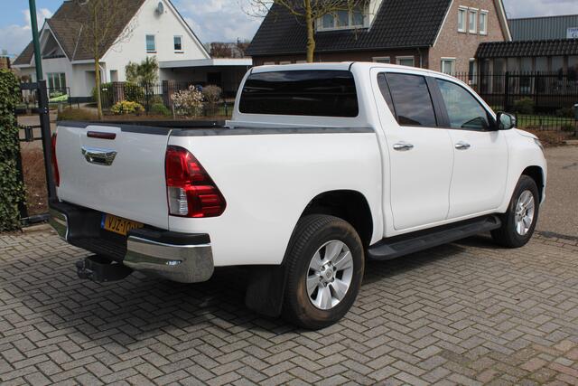 Toyota HI-LUX HiLux 2.4 D-4D 150PK E6 4WD Automaat Double Cab Professional 4x4 ? Trekhaak