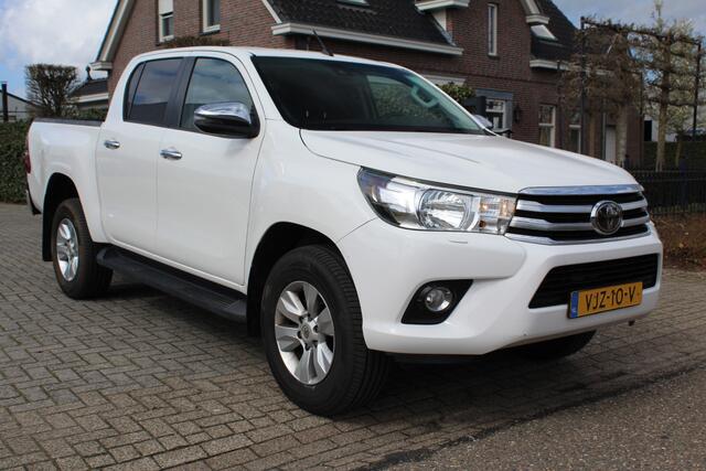 Toyota HI-LUX HiLux 2.4 D-4D 150PK E6 4WD Automaat Double Cab Professional 4x4 ? Trekhaak