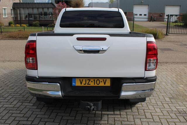 Toyota HI-LUX HiLux 2.4 D-4D 150PK E6 4WD Automaat Double Cab Professional 4x4 ? Trekhaak