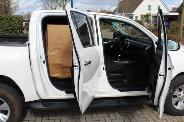 Toyota HI-LUX HiLux 2.4 D-4D 150PK E6 4WD Automaat Double Cab Professional 4x4 ? Trekhaak