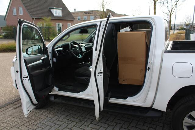 Toyota HI-LUX HiLux 2.4 D-4D 150PK E6 4WD Automaat Double Cab Professional 4x4 ? Trekhaak