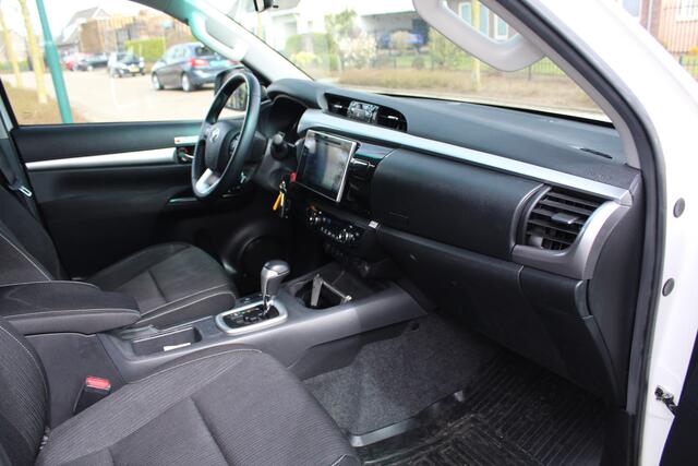 Toyota HI-LUX HiLux 2.4 D-4D 150PK E6 4WD Automaat Double Cab Professional 4x4 ? Trekhaak