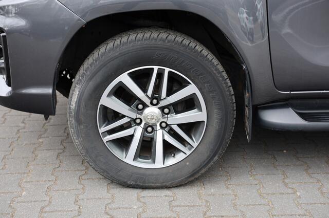 Toyota HI-LUX 2.4 D-4D DUBBEL CABINE BE TREKKER LIMITED A/T VAN 5 ZITS VAN
