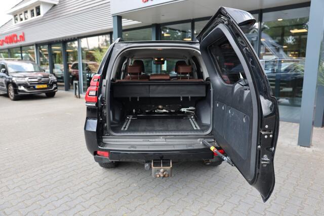 Toyota LAND CRUISER 150 2.8 D-4D 5DRS LOUNGE B/E TREKKER A/T 5 SITZ VAN