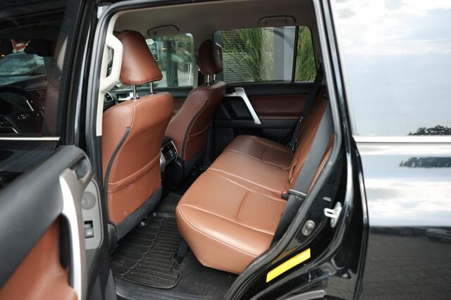 Toyota LAND CRUISER 150 2.8 D-4D 5DRS LOUNGE B/E TREKKER A/T 5 SITZ VAN