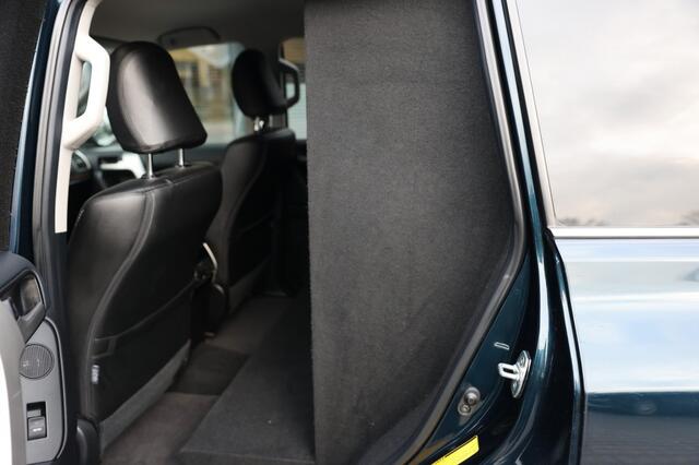 Toyota LAND CRUISER 150 2.8 D-4D 5DRS LOUNGE A/T VAN