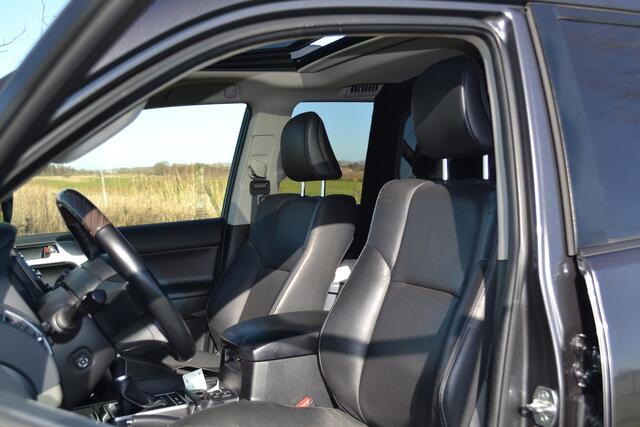 Toyota LAND CRUISER 150 2.8 D-4D-F Executive Window Van