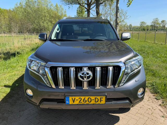 Toyota LAND CRUISER 150 2.8 D-4D-F LX Window Van
