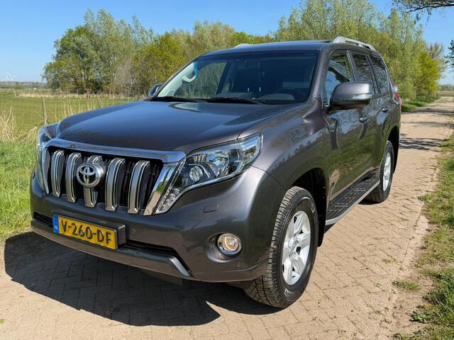 Toyota LAND CRUISER 150 2.8 D-4D-F LX Window Van