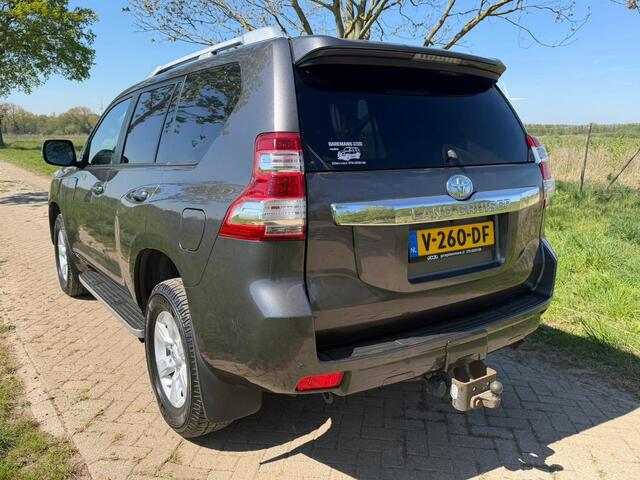 Toyota LAND CRUISER 150 2.8 D-4D-F LX Window Van