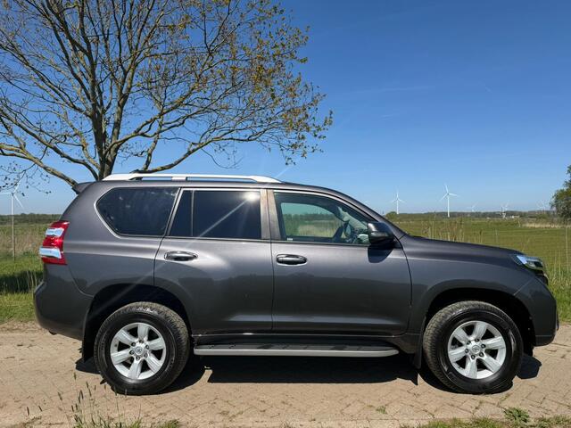 Toyota LAND CRUISER 150 2.8 D-4D-F LX Window Van