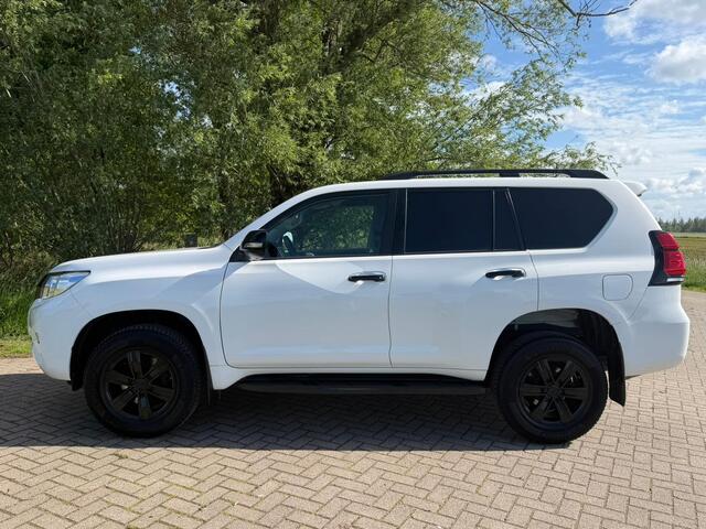Toyota LAND CRUISER 150 2.8 D-4D-F Comfort Window Van