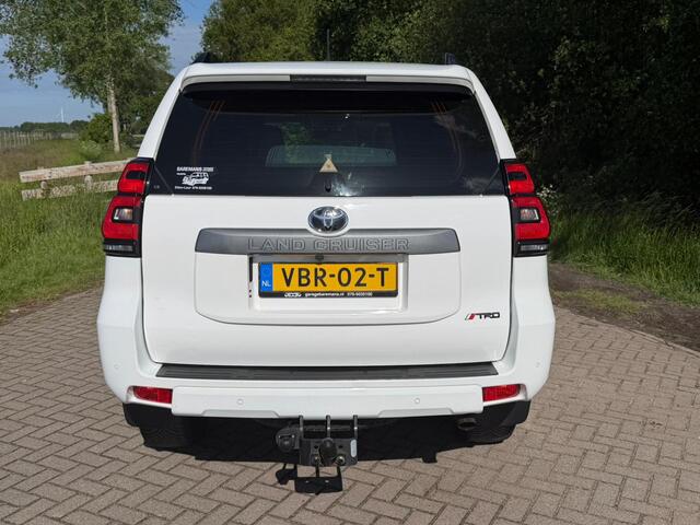 Toyota LAND CRUISER 150 2.8 D-4D-F Comfort Window Van