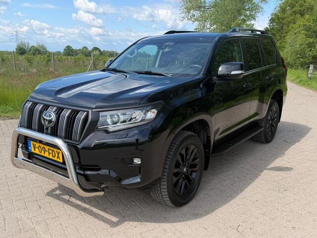Toyota LAND CRUISER 150 2.8 D-4D-F Professional Black line Window Van