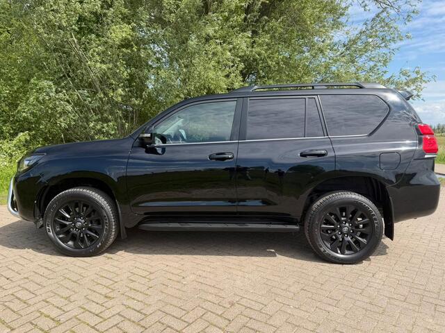 Toyota LAND CRUISER 150 2.8 D-4D-F Professional Black line Window Van