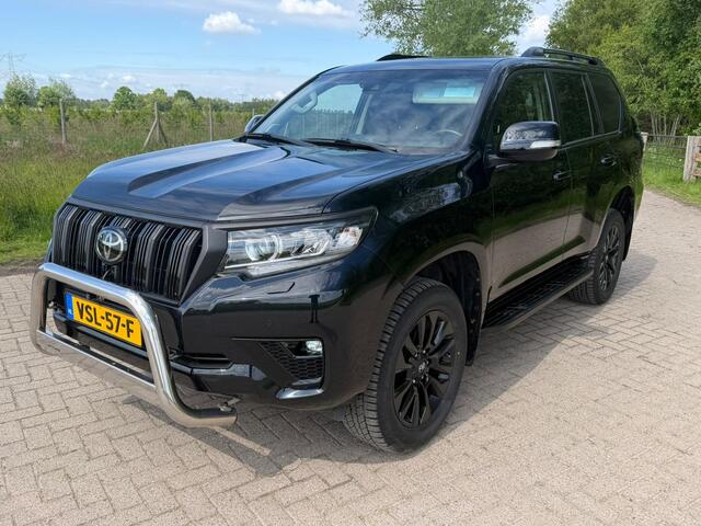 Toyota LAND CRUISER 150 2.8 D-4D-F Professional Window Van