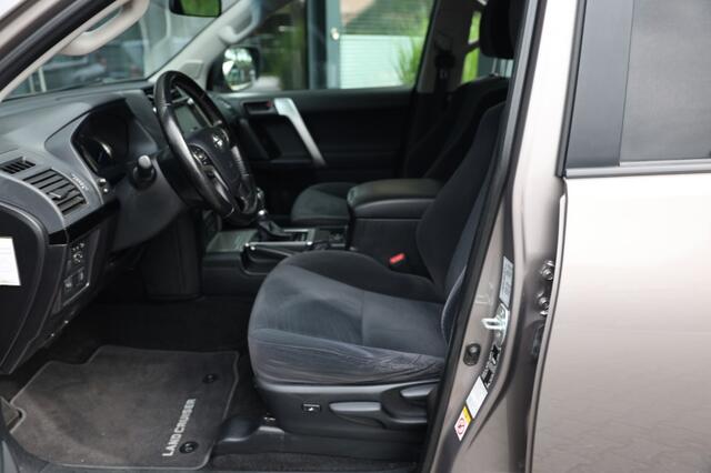 Toyota LAND CRUISER 150 2.8 D-4D 5DRS COMFORT A/T VAN
