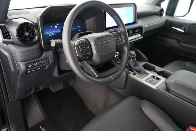 Toyota LAND CRUISER 2.8 D-4D Blind Van Navigator | Vrij van BPM | Trekhaak | Stoel verwarming/ventilatie