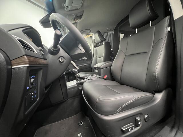 Toyota LAND CRUISER 2.8 D-4D-F Professional High Roof Window Van | TREKHAAK | NAVIGATIE | STOELVERWAMING/ VERKOELING | CAMERA |