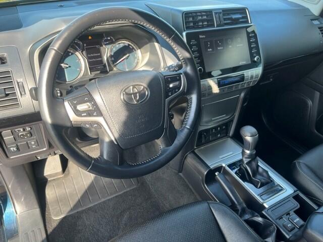 Toyota LAND CRUISER 2.8 D-4D- AUT 5DRS VAN BPM VRIJ /LEDER /CLIMA/CRUISE/ APPLE CAR PLAY NAVI GARANTIE ¤ 48.745 EXCL Auto in zeer goede staat / dealer onderhouden schade vrij FISCAAL VOORDELIG GRIJS KENTEKEN