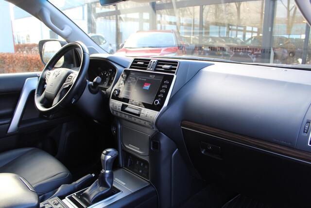 Toyota LAND CRUISER 2.8 D-4D-F Professional Window Van | Rijklaar | Trekhaak | Stoel-verwarming/koeling | Camera | Apple/Android