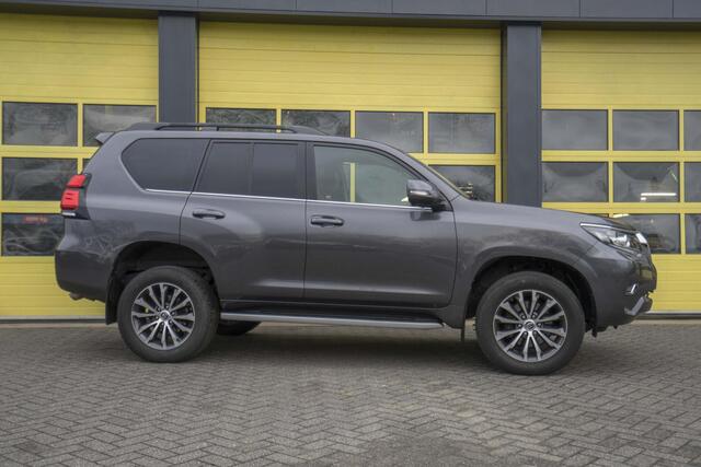 Toyota LAND CRUISER 2.8 D-4D-F Executive Window Van