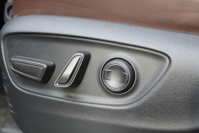 Toyota LAND CRUISER 2.8 D-4D Standard Roof Window Van Professional | NL-Auto | Trekhaak | Leder | Memory | Camera's | JBL | HUD | LED | Stoelverwarming/koeling