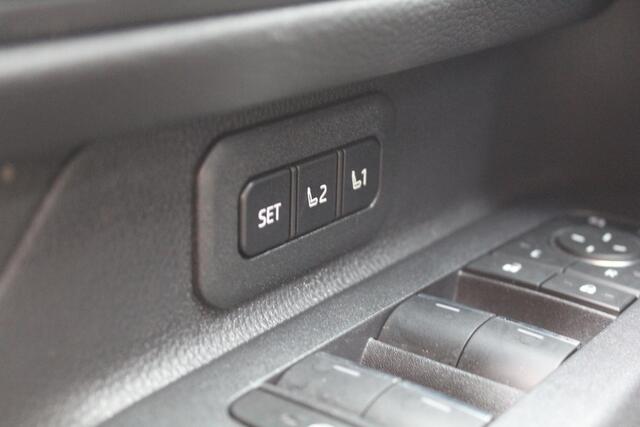 Toyota LAND CRUISER 2.8 D-4D Standard Roof Window Van Professional | NL-Auto | Trekhaak | Leder | Memory | Camera's | JBL | HUD | LED | Stoelverwarming/koeling