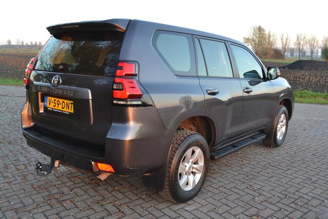 Toyota LAND CRUISER 2.8 D-4D-F Comfort Window Van