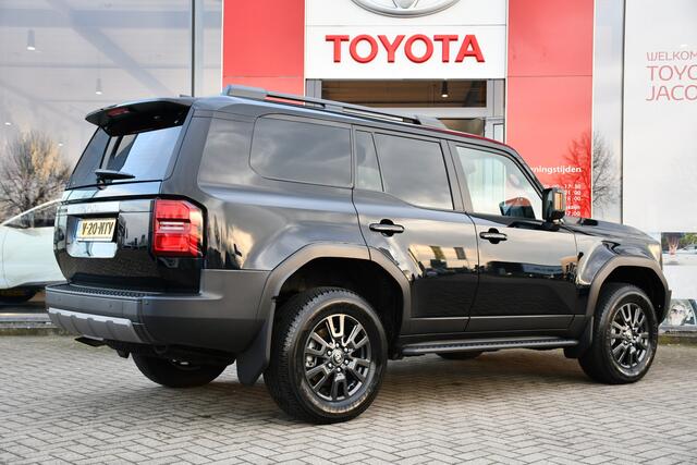 Toyota LAND CRUISER 2.8 D-4D Standard Roof Window Van First Edition Limited Automaat 206pk | Grijs Kenteken | Dodehoekdetectie | Stoelventilatie | Leder | Apple Carplay/Android Auto |