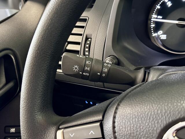 Toyota LAND CRUISER 2.8 D-4D-F Challenger High Roof Blind Van | Direct Leverbaar | 3500 Kg Trekken | Tot 10 Jaar Garantie | Cruise Control | Trekhaak | Airconditioning |