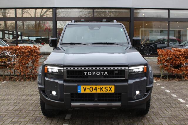 Toyota LAND CRUISER 2.8 D-4D Standard Roof Window Van Professional | NL-Auto | Trekhaak | Leder | Memory | Camera's | JBL | HUD | LED | Stoelverwarming/koeling