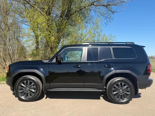 Toyota LAND CRUISER 250 2.8 D-4D Standard Roof Window Van Professional