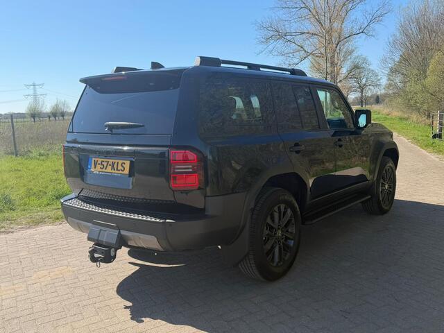 Toyota LAND CRUISER 250 2.8 D-4D Standard Roof Window Van Professional
