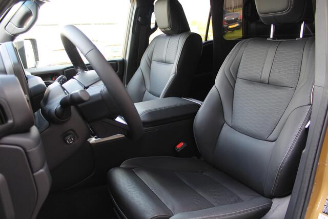 Toyota LAND CRUISER 2.8 D-4D Window Van First Edition | Rijklaar | Trekhaak | Memory | Leder | Stoelkoeling + verw. | Blind Spot | JBL | 360 Camera | HUD