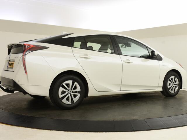 Toyota PRIUS 1.8 Dynamic | Trekhaak | JBL | Stoelverwarming | Parkeersensoren