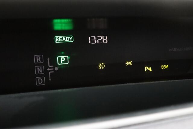 Toyota PRIUS 1.8 Plug-in Dynamic | Adaptive-cruise | JBL Audio | 360° Camera | Parkeerassistent | Clima | Head-up Display | Lederen Bekleding | Navigatie | Keyless | Stoelverwarming | Dodehoekdetectie