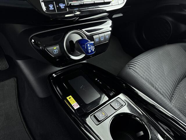 Toyota PRIUS 1.8 Plug-in Dynamic Limited | Navigatie | Achteruitrijcamera | Bestuurdersstoel In Hoogte Verstelbaar | Buitenspiegels Elektrisch Verwarmd |