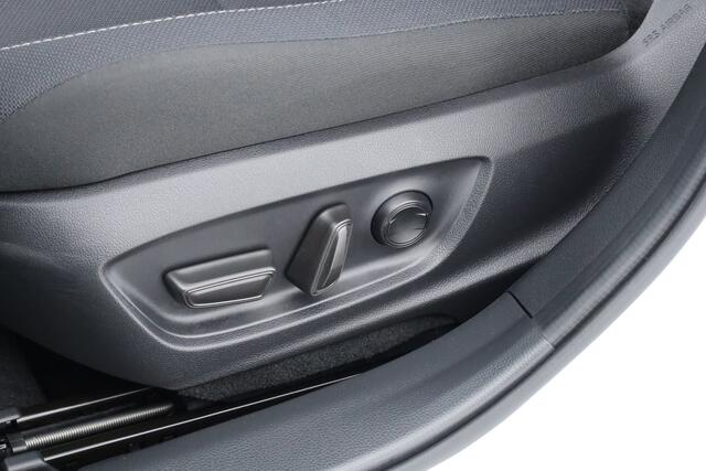 Toyota PRIUS 2.0 Plug-in Executive - Orig. NL | Dig. Cockpit | Adapt. Cruise | Stoel-Stuurverw. | Nav+App.Connect | Camera+PDC | Elek. Klep | ACC | LED v