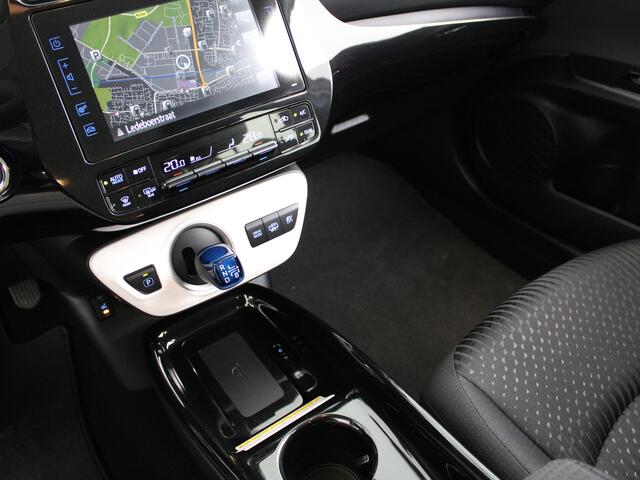 Toyota PRIUS 1.8 Plug-in Hybrid Dynamic Limited | Head up Display | Navigatie | Stoelverwarming | Cruise Control Adaptief | Camera |