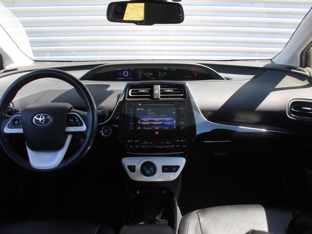 Toyota PRIUS 1.8 Executive | Trekhaak | Stoelverwarming | Camera | Leer | Dodehoek detectie | JBL audio | HUD | 17" LM | Navi | LED | Cruise adapt. | Incl. winterset |