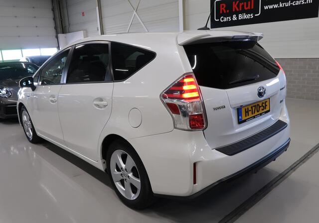 Toyota PRIUS 1.8 Dynamic 7 Zitplaatsen Panoramadak Camera Head-Up Navigatie Airco-ecc Stoelverwarming Leer/Alcantara LED Bluetooth Boekjes aanwezig pdc