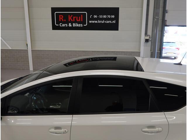Toyota PRIUS 1.8 Dynamic 7 Zitplaatsen Panoramadak Camera Head-Up Navigatie Airco-ecc Stoelverwarming Leer/Alcantara LED Bluetooth Boekjes aanwezig pdc