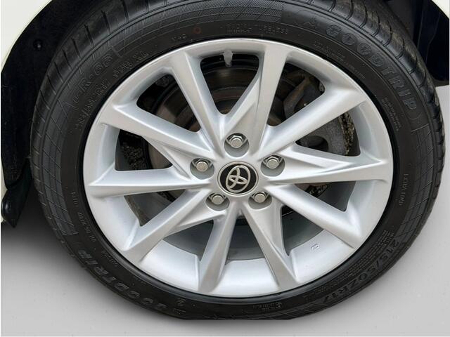 Toyota PRIUS 1.8 Executive 7-persoons Hybrid | Leder | JBL | Panorama | Camera | Navi | Dealer onderhouden