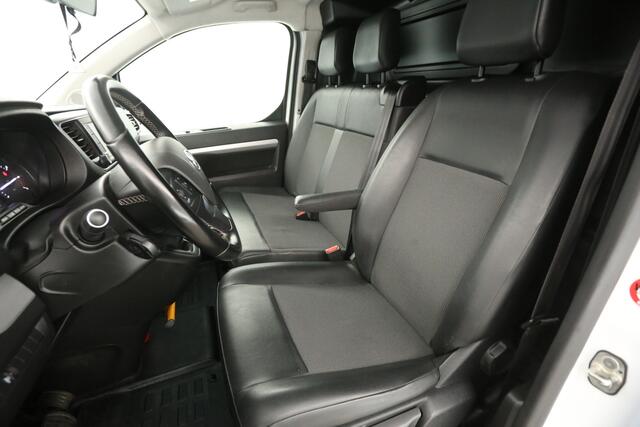 Toyota PROACE 2.0 D-4D Black Line L3H1 | MARGE! | Airco Navigatie PDC 3 Persoons LED 17"LMV Trekhaak