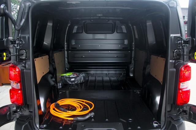 Toyota PROACE 75kWh Challenger | Metallic lak